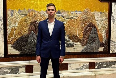 Молодой парламентарий в китайской дипмиссии